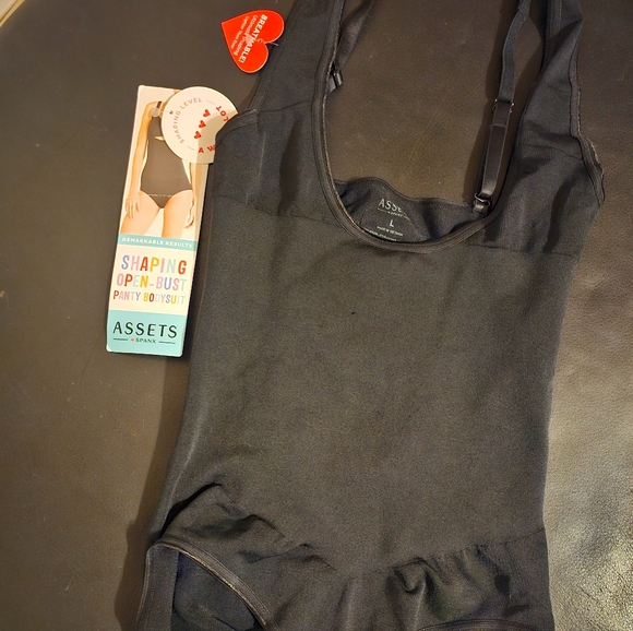 SPANX Other - Ladies assets by Spanx shapwear